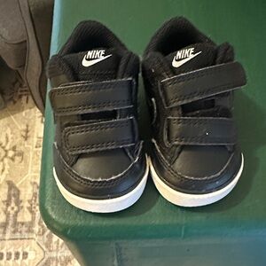 Nike Kids Black and White Velcro Sneakers